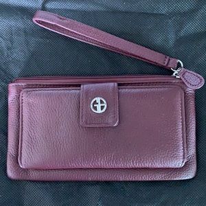 Giani Bernini Softy Grab & Go Leather Wristlet